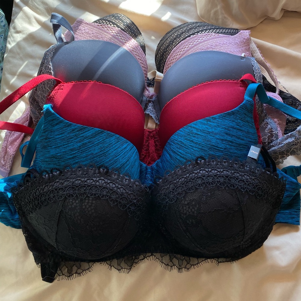 Lot of 6 Victorias Secret Bras.
